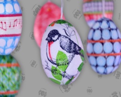 Vogel auf Decoupage Osterei Bild von Vogel auf Decoupage Osterei