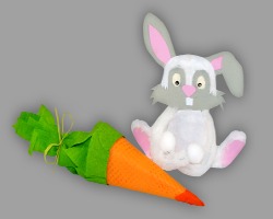 Osterhase aus Papier mit Papierkarotte Bild von Osterhasen aus Papier hinter eine Papierkarotte