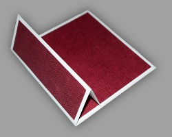 Aufstellkarte rot verziert Bild von rot verzierter Aufstellkarte aus Papier