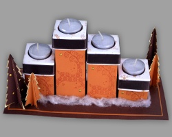 Kleines Adventstablett mit vier Kerzen aus Papier Bild von kleinem Adventstablett mit vier Kerzen aus Papier