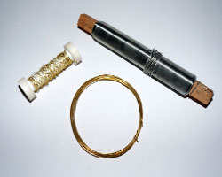 Bild von drei Basteldrähten aus Edelmetallen