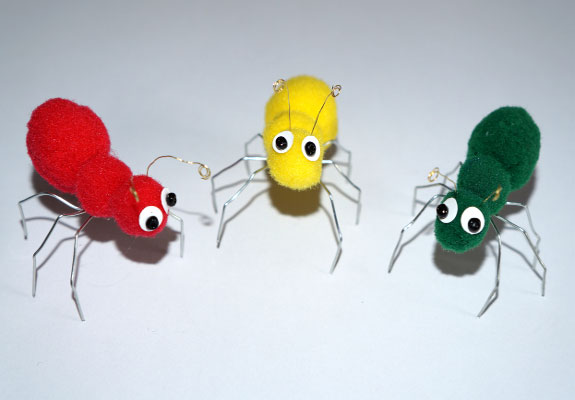 Bild von drei bunten Ameisen aus Basteldraht