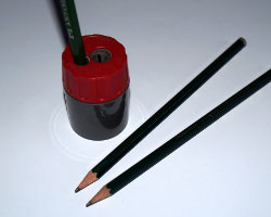 Bleistift mit Spitzer Bild von Bleistift mit Spitzer