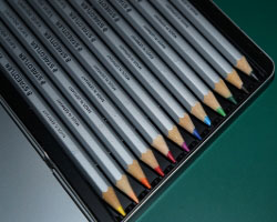 Bild von Buntstiften in einem Etui