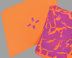 Der krakelierte Außenboden kaschiert die Stellen, in denen die DVD-Spindel verankert ist