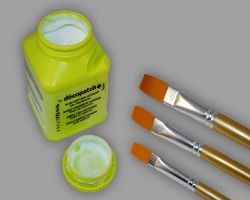 Décopatch Kleber und Lack Bild von Kleber und Lack der Firma Décopatch und Pinsel