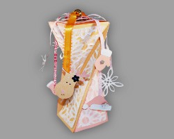 Bild von weihnachtlich verzierter Drehschachtel