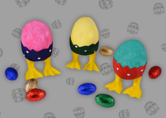 Eierbecher aus Papier Bild von bunten Papiereierbechern gebastelt von Veronika Vetter (DAoCFrEak) Fine-Art Künstlerin