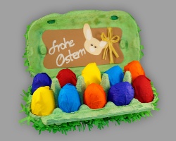 Bild von 10 bunten Ostereiern im Eierkarton