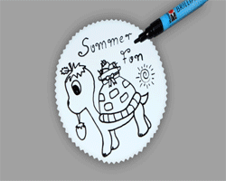 Schrumpffolien Sticker basteln Bsteln eines Erdbeerstickers aus Schrumpffolie
