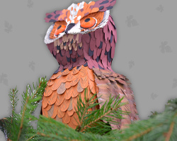 Bild einer majestätischen Eule im Wald