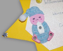 Eyelets in Papierbaby Eyelets die aussehen wie Füße in einem Papierbaby