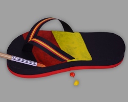 Flip Flop mit Acrylfarbe bemalen Bild vom Bemalen des Pegida Flip Flops mit Acrylfarbe
