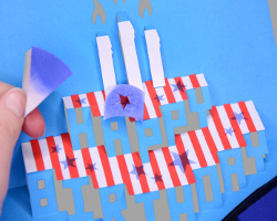 Sterne auf Geburtstagskuchen aus Papier stempeln Bild vom Aufstempeln der Sterne auf den Geburtstagskuchen aus Papier