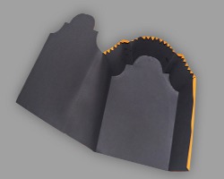 Aufgeklappter Grabstein Bild von aufgeklapptem Papiergrabstein