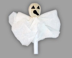 Bild eines Gespenstes aus einem Lutscher gebastelt