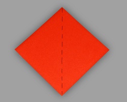 Bild von quadratischem Origamipapier, welches in der Mitte gefaltet werden muss.