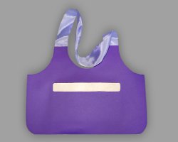 Bild vom Befestigen des Trageriemens an der Handtasche