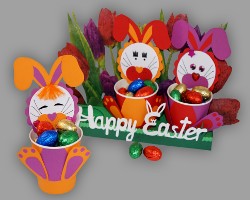 Bild von bunten Schokoladenostereiern in bunten Osterhasenbechern