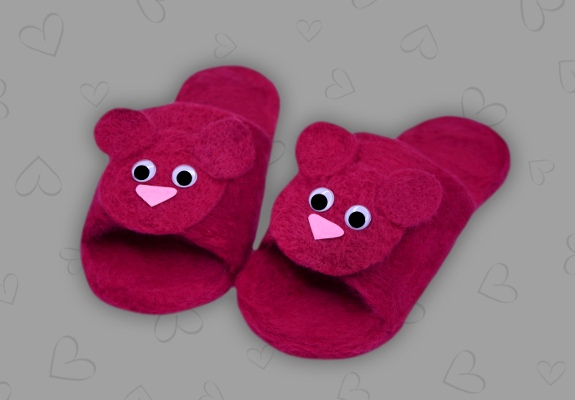 Wellness Slipper Bild von weichen Wellness Slippern aus Wolle gebastelt von Veronika Vetter (DAoCFrEak) Fine Art Künstlerin