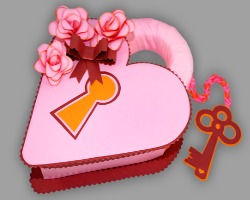 Selbstgebastelte Valentinstagsverpackung (Seitenansicht)