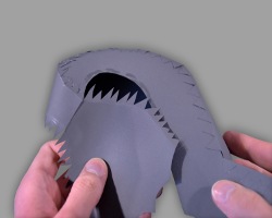 Damenschuh verkleben Bild vom Verkleben des Grundgerüsts des Damenschuhs