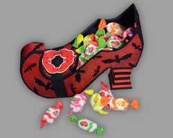 Halloweenschuh aus Papier Bild von Halloweenschuh mit Sweets aus Papier