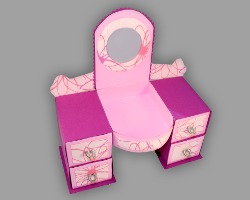 Bild von kleiner Spiegelkommode aus Papier