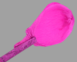 Blütenblatt am Blütenstiel anbringen Bild vom Anbringen eines Tulpenblütenblatts an einen Blumenstiel aus Zeitungspapier