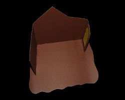 Bild von Papierkrippe beim Zusammenbauen