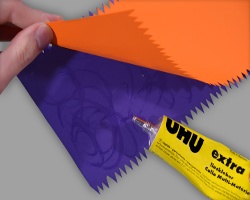 Papierelemente miteinander verkleben Bild vom Verkleben zweier Papierelemente