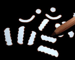 Bild von Buntstift mit weißem Tonpapier