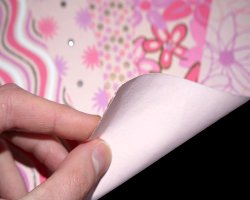 Bild von Faserstrucktur eines bedruckten Naturpapiers