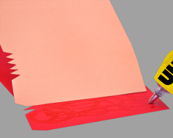 Tonpapier mit rotem Tonkarton verstärken Bild vom Verstärken des Tonpapiers mithilfe von rotem Tonkarton