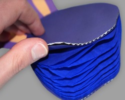 Bild von Wabenpapier im Osterhasenkopf