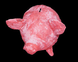 Schwein aus Pappmaché verkleidet mit Krepppapier Bild von Schwein aus Krepppaier und Pappmaché