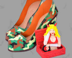 Devilish Mistress with hot court shoes made of paper Bild von sexy Domina aus Modelliermasse zusammen mit Pumps. Hoher Absatz zum Eier treten. Gebastelt von Veronika Vetter (DAoCFrEak) Fine Art Künstlerin