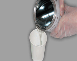 Anrühren von Resin Bilder vom Anrührvorgang für Resin
