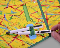 Stiftehalter und Karteikartenfach Bild von zwei Stiftehaltern und dem Karteikartenfach