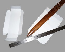 Bild von zwei halbfertigen weißen Papierboxen