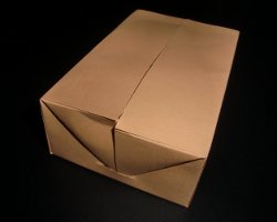 fertige selbstschließende Schachtel