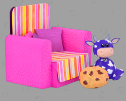 Bild von lilafarbener Milka-Kuh aus Fimo die vor einem Papiersessel sitzt. Gebastelt von Veronika Vetter Fine Art Künstlerin