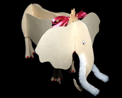 Dickhäuter aus Tonpapier Bild eines Dickhäuters aus Tonpapier