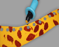 Basteln des Giraffen-Mähne aus Bast Bilder vom Basteln der Giraffen-Mähne