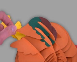 Flügel am 3D-Hahn anstecken Bild vom Anstecken der Flügel am 3D-Hahn