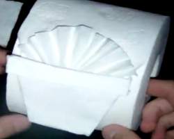 Bild von Toilettenpapier gefaltet