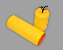 Wiederverschließbarer Stiftehalter im Minion-Design Bild vom wiederverschließbaren Stiftehalter im Minion-Design