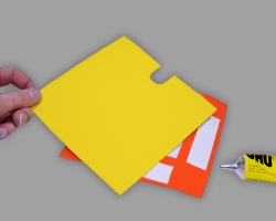 Zettelbox wird mit Tonkarton verstärkt Bild vom Verstärken der Zettelbox mit Tonpapier