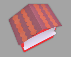 Gedecktes braunes Dach einer Weihnachtshütte Bild vom gedeckten, braunen Dach einer Weihnachtshütte aus Papier