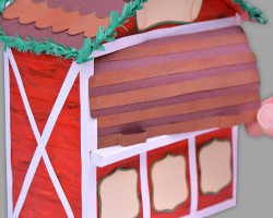 Verkaufsfenster mit Brett verschließen Bild vom Verkaufsfenster einer Hütte, welches mit einem Holzbrett verschlossen wird